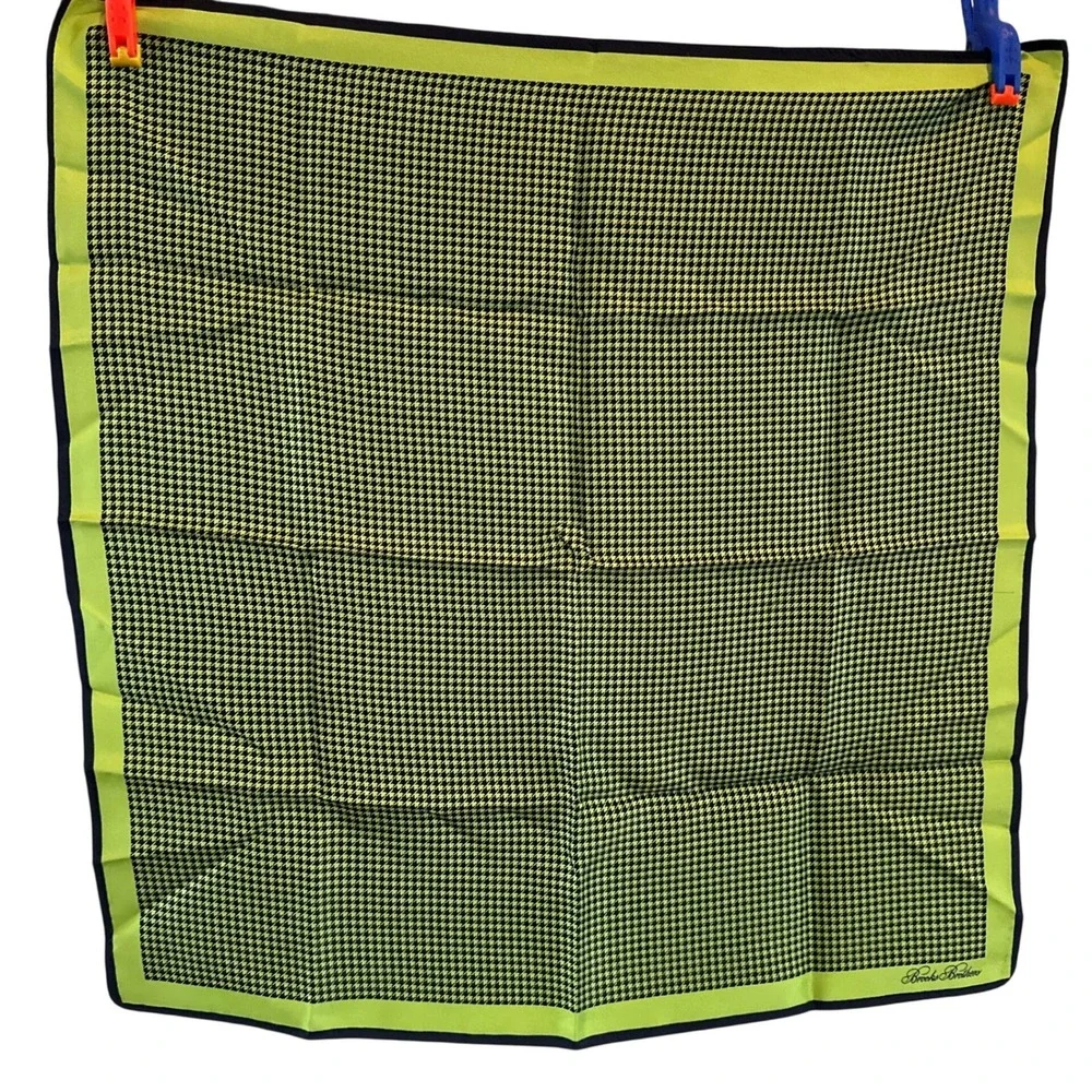 Brooks Brothers Silk Pocket Square Chartreuse Navy Houndstooth Made in England